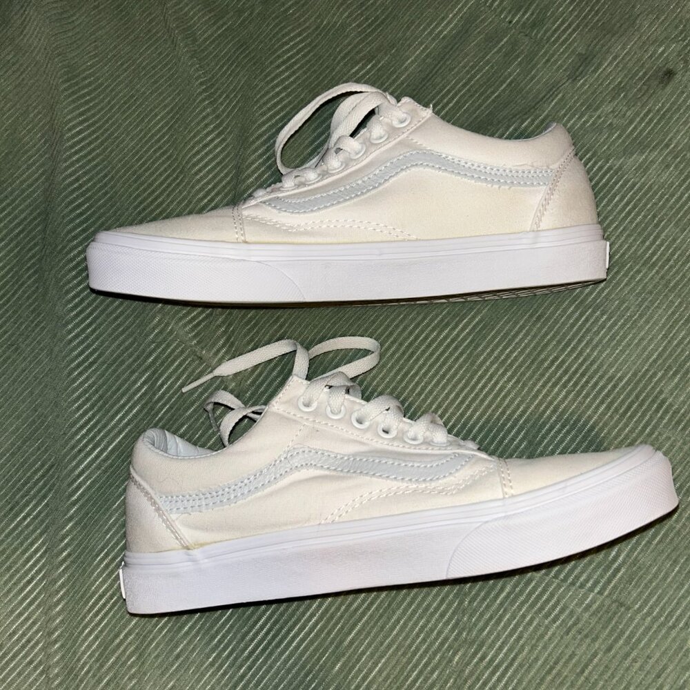 Vans - Picture 2 of 8